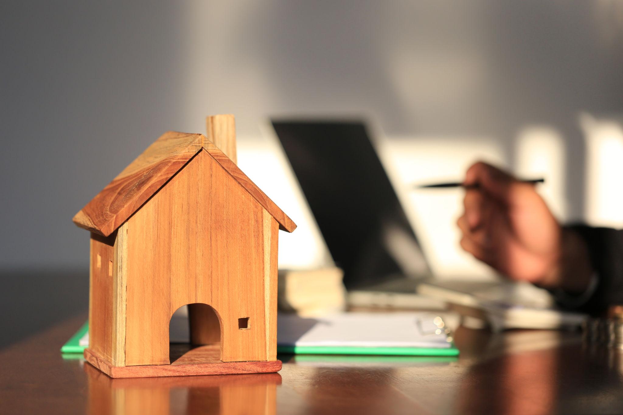 property contract signing at settlement desk
